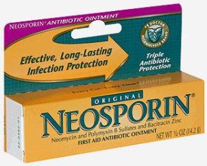 Neosporin® First Aid Antibiotic Bacitracin / Neomycin / Polymyxin B Ointment 0.5 oz. Tube (187405_EA)