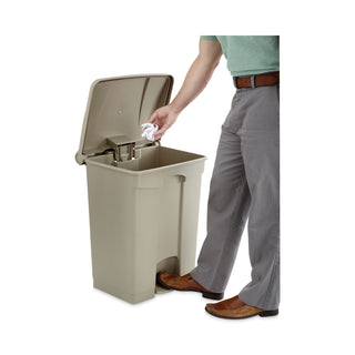 Safco® Large Capacity Plastic Step-On Receptacle, 17 gal, Tan (SAF9922TN)