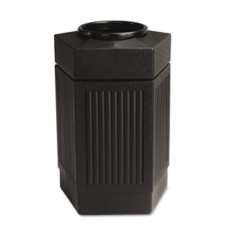 Safco® Canmeleon&trade; Pentagon Plastic Outdoor Trash Can, 30 Gallon, Black (SAF9485BL)